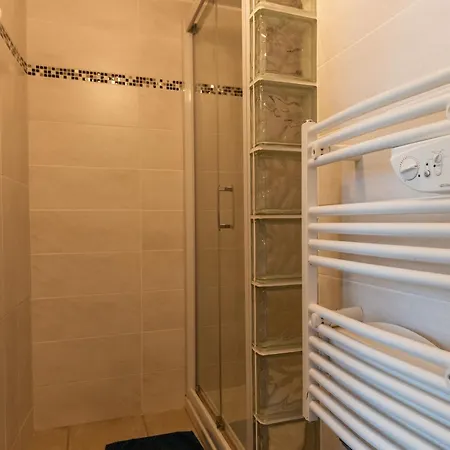 Confortable Avec Wifi, Au Coeur D'un Village Typique Pres De Berce - Fr-1-410-225 *