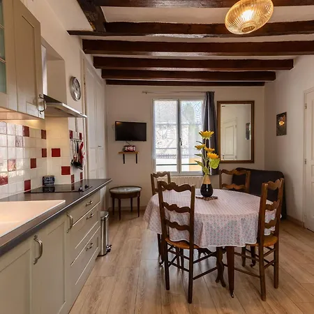 Confortable Avec Wifi, Au Coeur D'un Village Typique Pres De Berce - Fr-1-410-225 * Montreuil-le-Henri